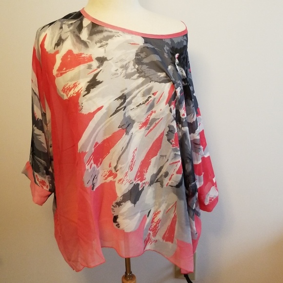 🆕️NWOT batwing sheer top - Picture 4 of 8